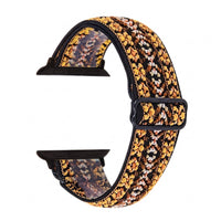 Bracelet Apple Watch élastique tissé à motifs ethnique jaune, photo produit studio sur fond blanc | CHT'M Boutique