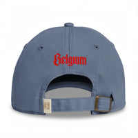 Casquette belge originale brodée B gothique rouge, coloris bleu jean, broderie Belgium rouge au dos