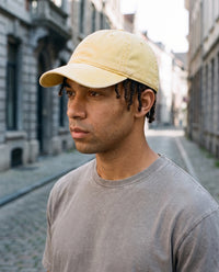 Casquette Coastal Washed Cap Butter CHT'M délavée portée en ville