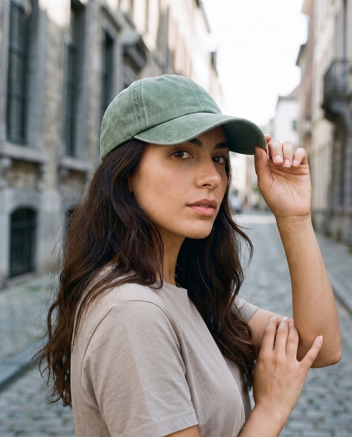 Casquette Coastal Washed Cap Moss CHT'M délavée portée en ville