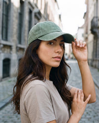 Casquette Coastal Washed Cap Moss CHT'M délavée portée en ville