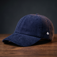 Casquette en velours côtelé navy brodée As de Pic, vue trois-quarts rapprochée
