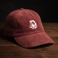 Casquette en velours côtelé bordeaux CHT'M Boutique avec broderie tête de bouledog anglais - vue de face angle léger
