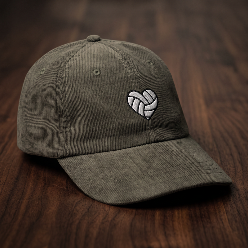 Casquette en velours côtelé olive CHT'M Boutique avec broderie cœur ballon de volley - vue de face angle léger