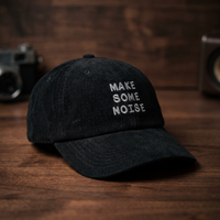 Casquette dad cap en velours côtelé noir MAKE SOME NOISE - vue de face angle léger