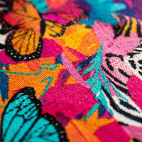 Macro du tissu imprimé tropical zèbre de la chemise originale, texture visible