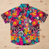 Chemise originale tropicale zèbre à plat sur fond bois clair