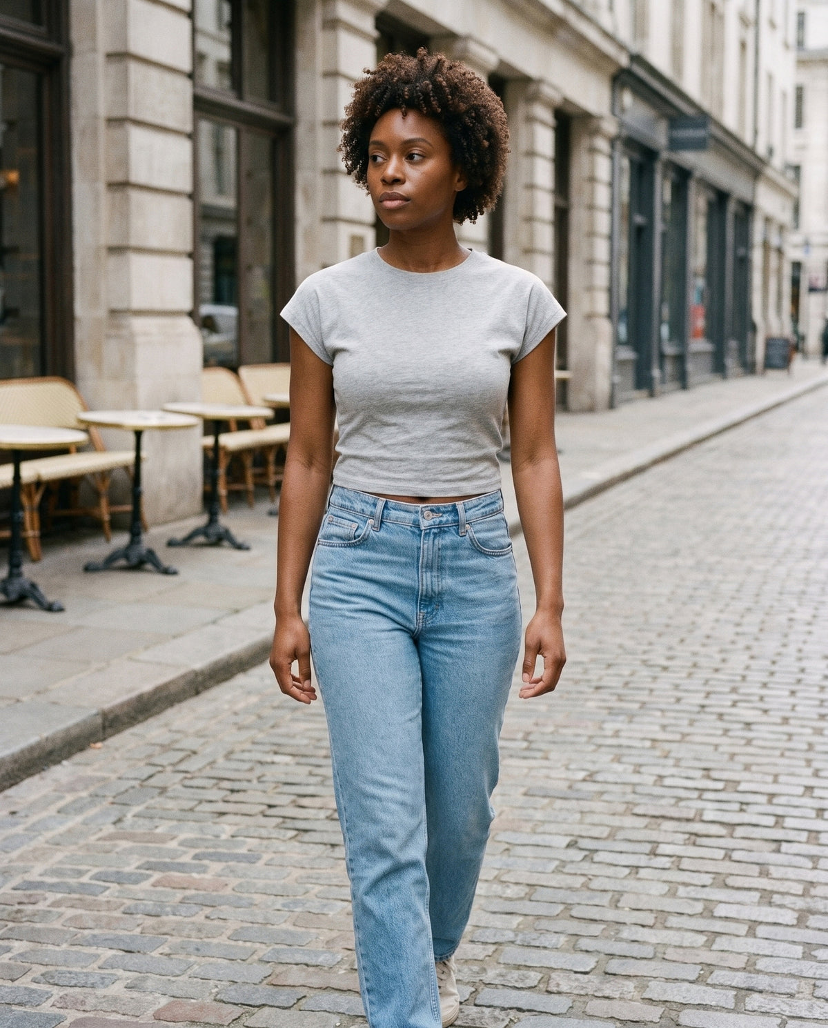 Crop top t-shirt femme gris slim CHT'M porté en ville