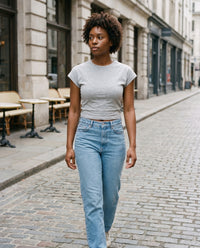Crop top t-shirt femme gris slim CHT'M porté en ville
