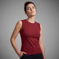 Débardeur original femme col rond bordeaux porté par une mannequin CHT'M