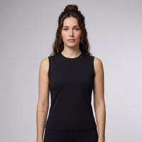 Débardeur original femme col rond noir porté par une mannequin CHT'M