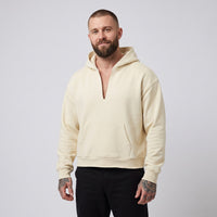 Hoodie boxy original bord brut abricot clair à encolure fendue en V porté par un mannequin CHT'M