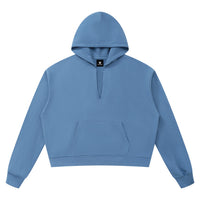 Hoodie boxy bord brut unisexe bleu gris vu de face, poche kangourou