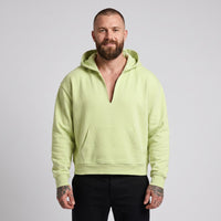 Hoodie boxy original bord brut vert clair à encolure fendue en V porté par un mannequin CHT'M