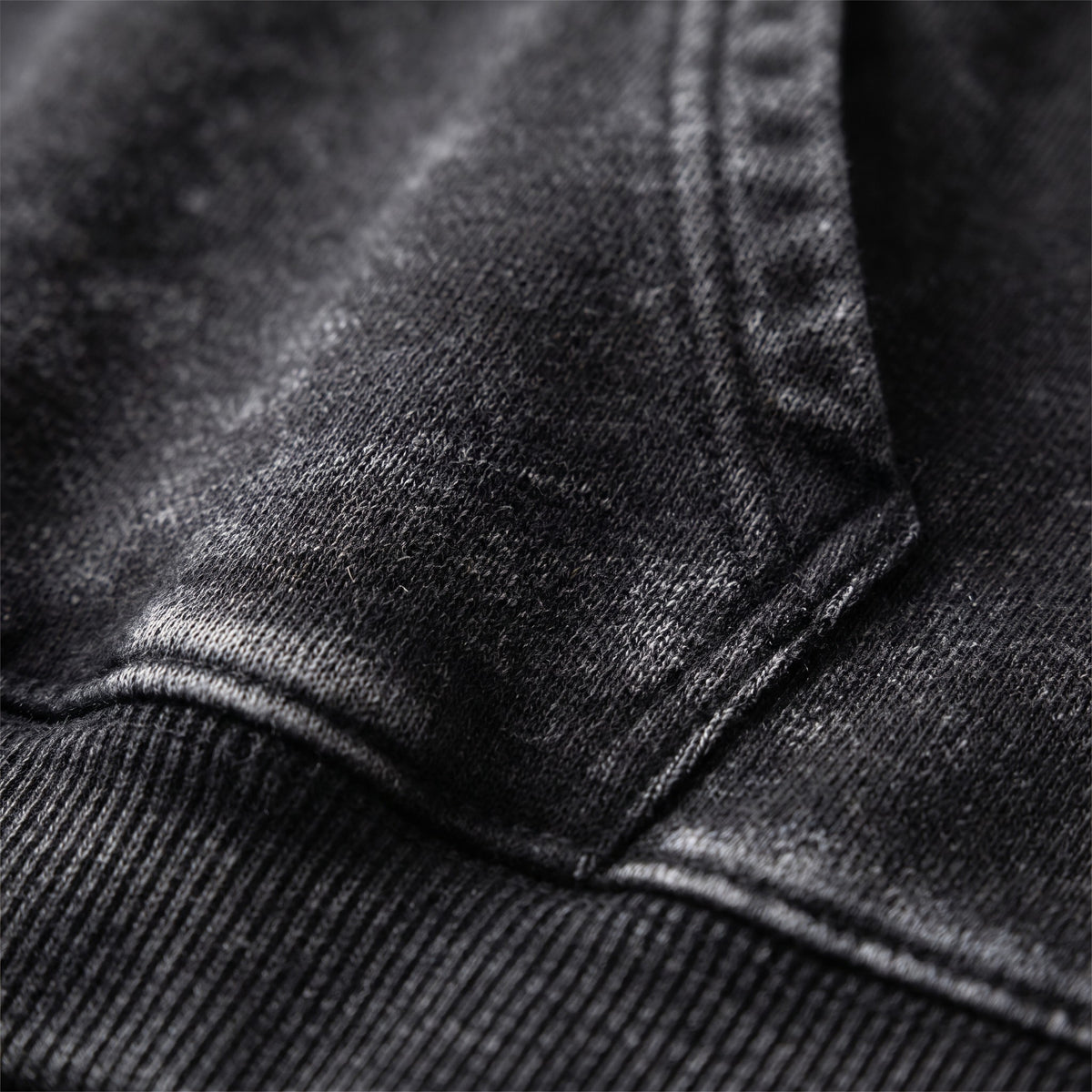 Gros plan texture coton délavé 400 g/m² du hoodie crop original