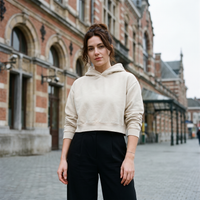 Hoodie crop top femme effet minéral original crème — look streetwear porté en ville en Belgique, CHT'M Boutique