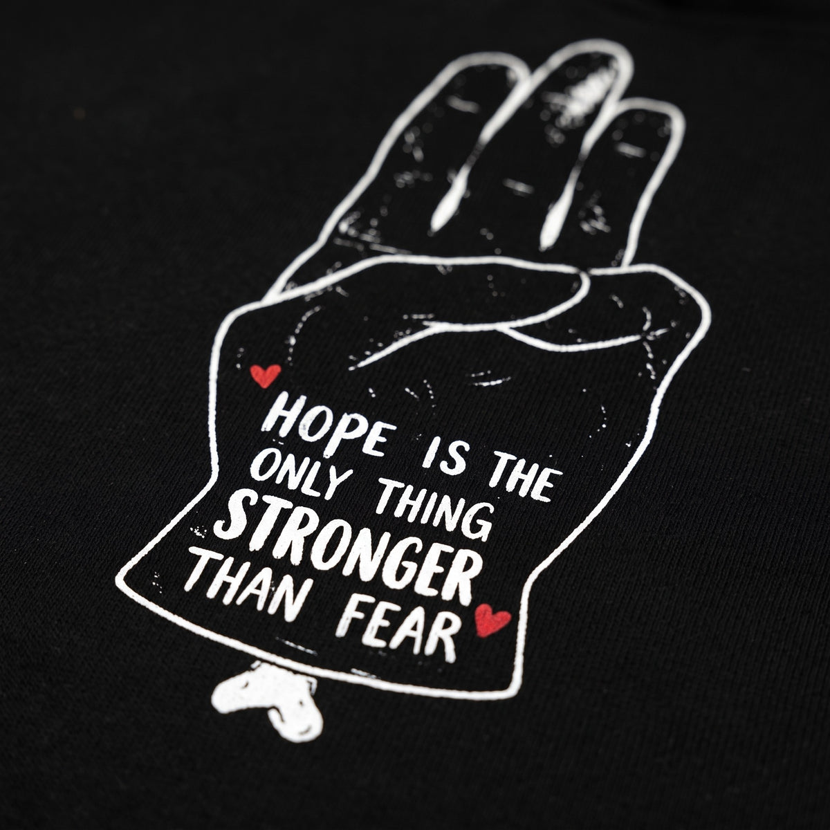 Macro de l'impression Hope is the only thing stronger than fear sur le molleton du hoodie oversize original noir