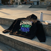 hoodie zippé Gen Z « L'avenir c'est nous » noir posé sur les marches d'un skatepark au coucher du soleil – CHT'M Boutique