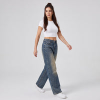 Jean droit original bleu délavé vintage porté par une mannequin CHT'M