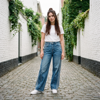 Jean large femme taille haute original bleu jean — look streetwear porté en ville en Belgique, CHT'M Boutique