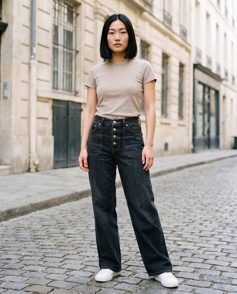 Jean wide leg noir délavé CHT'M porté en ville — denim vintage unisexe