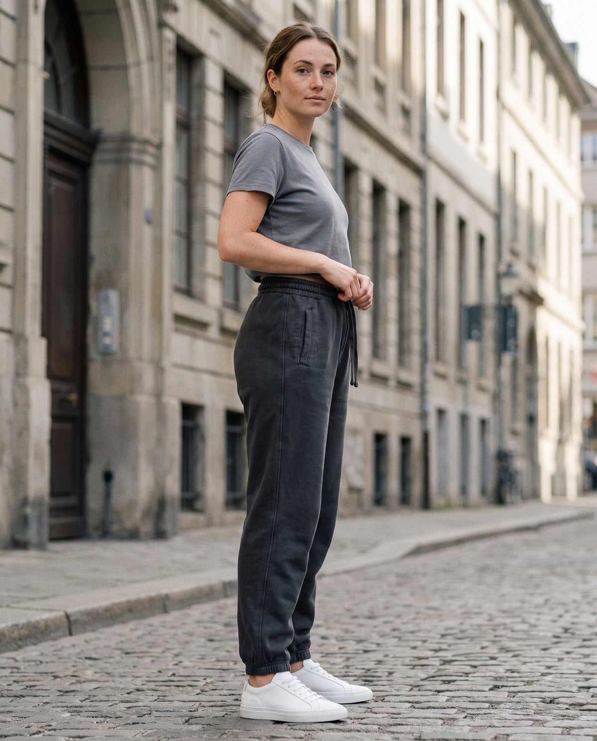 Jogging délavé vintage gris foncé CHT'M porté en ville — coton épais 360 g