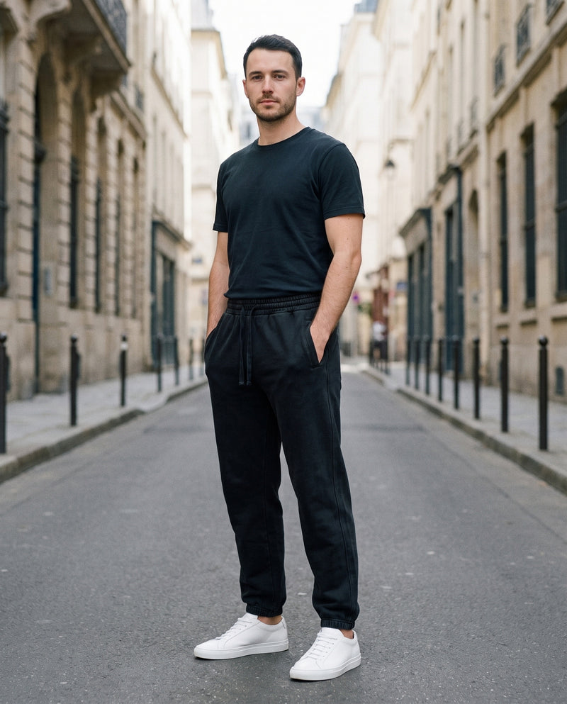 Jogging délavé vintage noir CHT'M porté en ville — coton épais 360 g unisexe