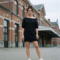 Robe sweat épaules dénudées femme originale noir — look streetwear porté en ville en Belgique, CHT'M Boutique