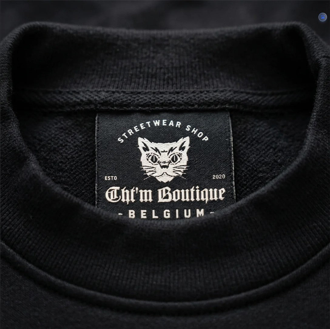 Étiquette intérieure CHT'M Boutique cousue dans le col du sweat