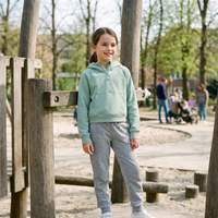Sweat demi-zip à capuche enfant fille original menthe — look streetwear porté en ville en Belgique, CHT'M Boutique