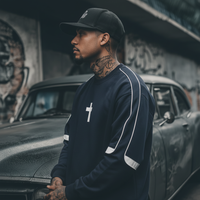 Profil du sweat Drum and Bass oversized bleu marine à bandes blanches