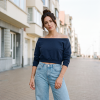 Sweat épaules dénudées femme original bleu marine — look streetwear porté en ville en Belgique, CHT'M Boutique
