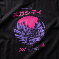 Détail de l'imprimé Megacity - soleil rose et skyline violette sur coton noir