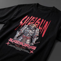 Détail de l'imprimé Shogun - samouraï en armure et lettrage rouge sur coton noir