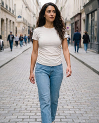 T-shirt ajusté délavé femme blanc fronces côtés CHT'M porté en ville