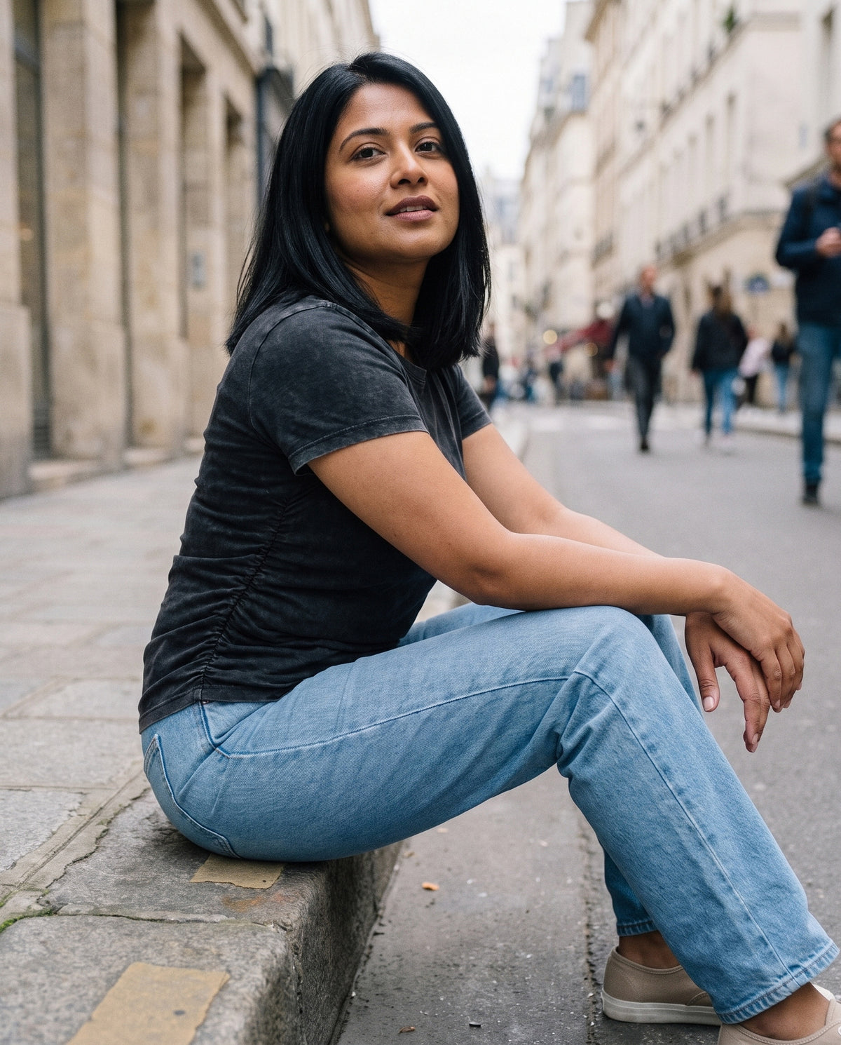 T-shirt ajusté délavé femme noir délavé fronces côtés CHT'M porté en ville