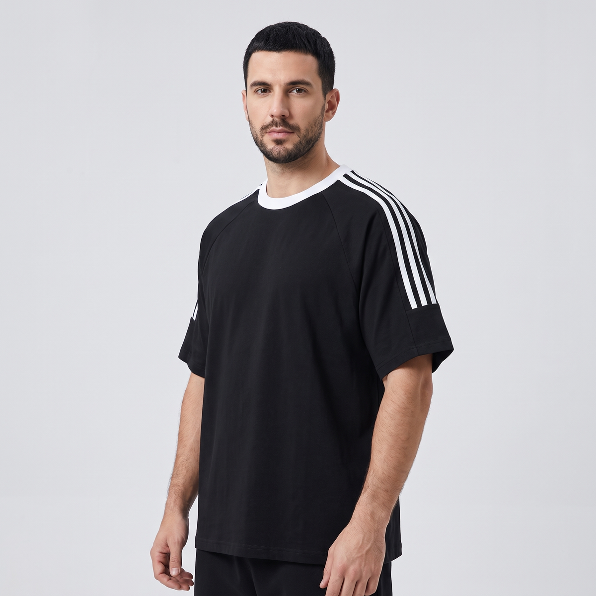T-shirt bandes contrastantes noir CHT'M Boutique porté homme streetwear belge