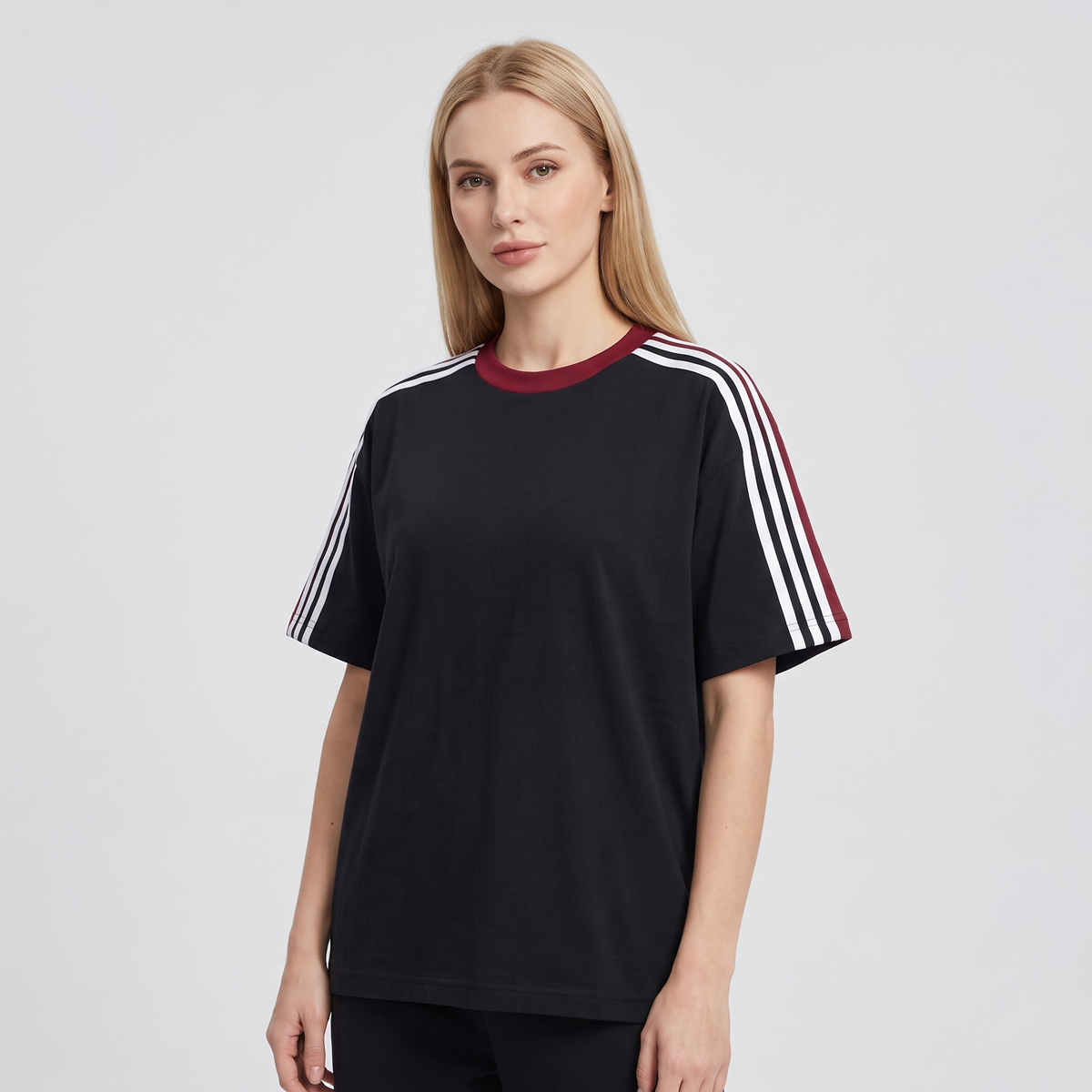 T-shirt bandes épaule noir CHT'M Boutique porté femme streetwear belge