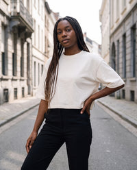 T-shirt boxy femme blanc manches chauve-souris CHT'M porté en ville