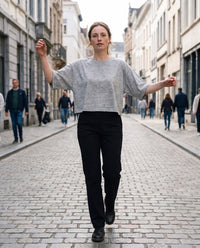 T-shirt boxy femme gris chiné manches chauve-souris CHT'M porté en ville