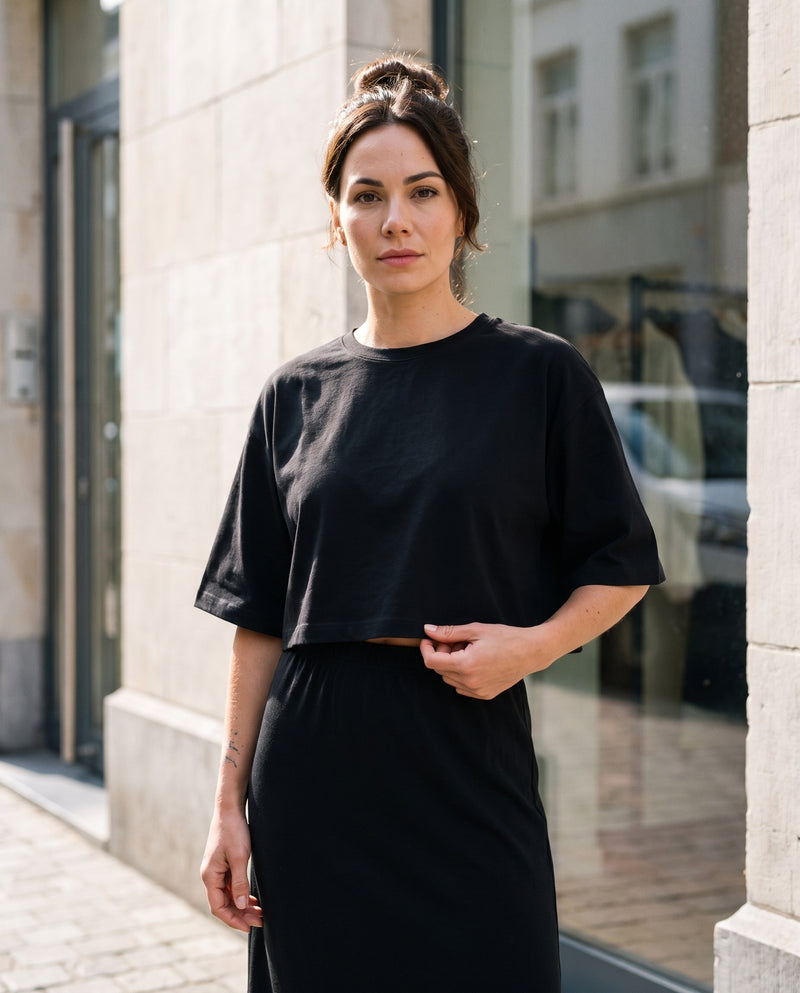 T-shirt boxy femme manches chauve-souris CHT'M porté en ville — coupe courte