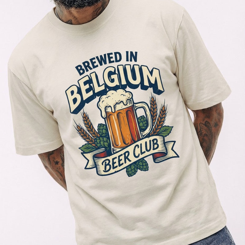 T-shirt belge oversized Brewed in Belgium Beer Club porté, écusson bière et houblon