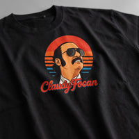 Gros plan sur le design imprimé Claudy Focan sur le t-shirt noir CHT'M