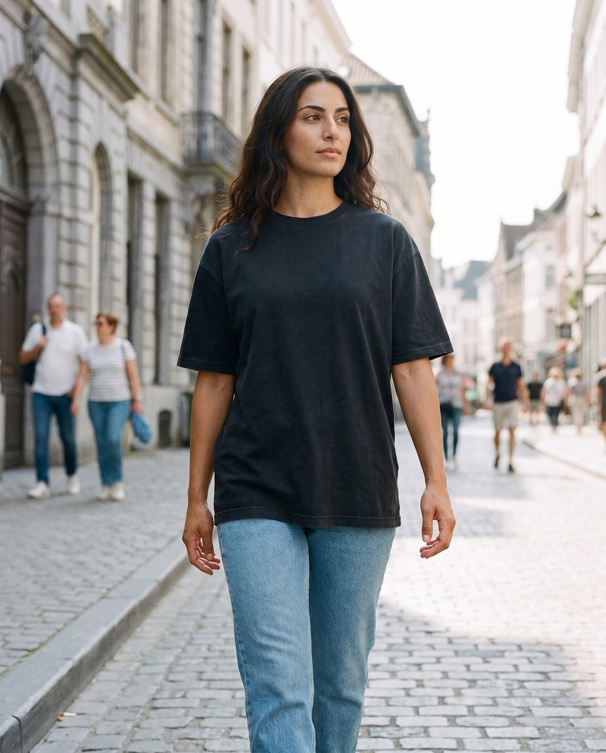 T-shirt délavé épaules tombantes noir délavé CHT'M porté en ville — unisexe