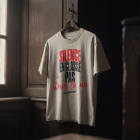 T-shirt manif gris avoine « Silence en classe, pas dans la rue » sur cintre en bois – t-shirt manif original CHT'M