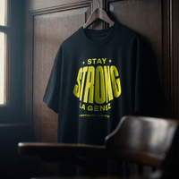 Gros plan du t-shirt oversized Gen Z noir « Stay Strong la Gène Z » sur cintre – CHT'M Boutique