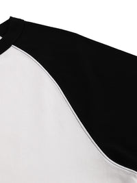 Détail de la couture raglan à l'épaule, contraste blanc et noir