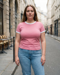 T-shirt ringer femme rose et blanc CHT'M porté en ville — bords contrastés