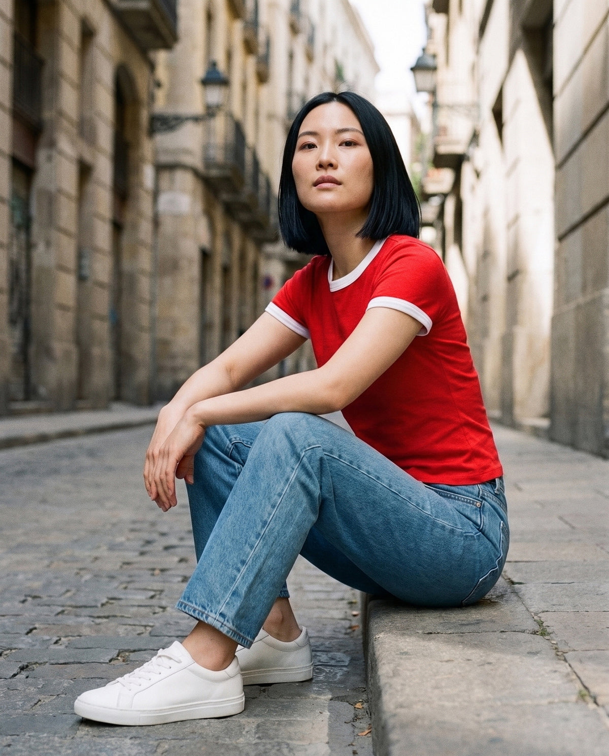 T-shirt ringer femme rouge et blanc CHT'M porté en ville — bords contrastés