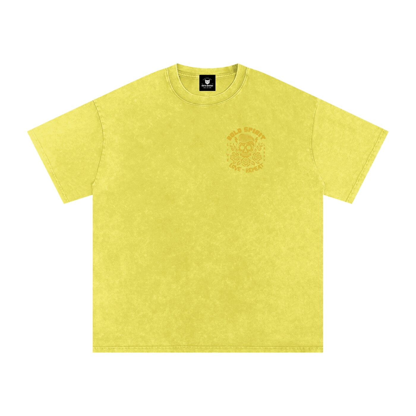 T-shirt oversize jaune olive délavé avec badge crâne et roses sur la poitrine